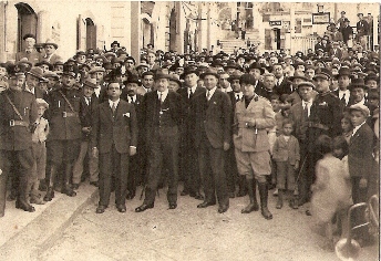 1933 Consegna Medaglia al Sen. Danza